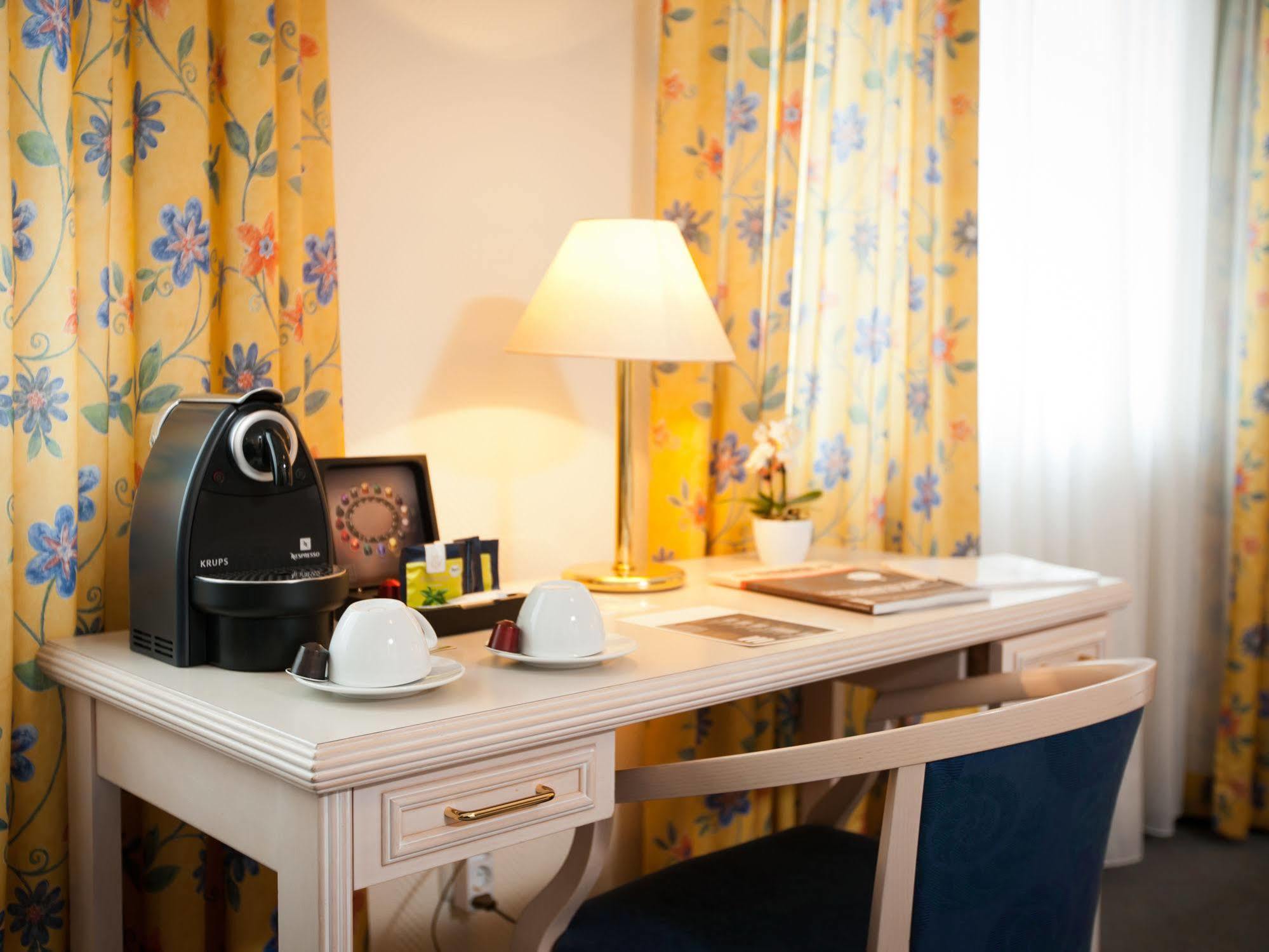 Hotel Traube Ruedesheim Rudesheim am Rhein Bagian luar foto