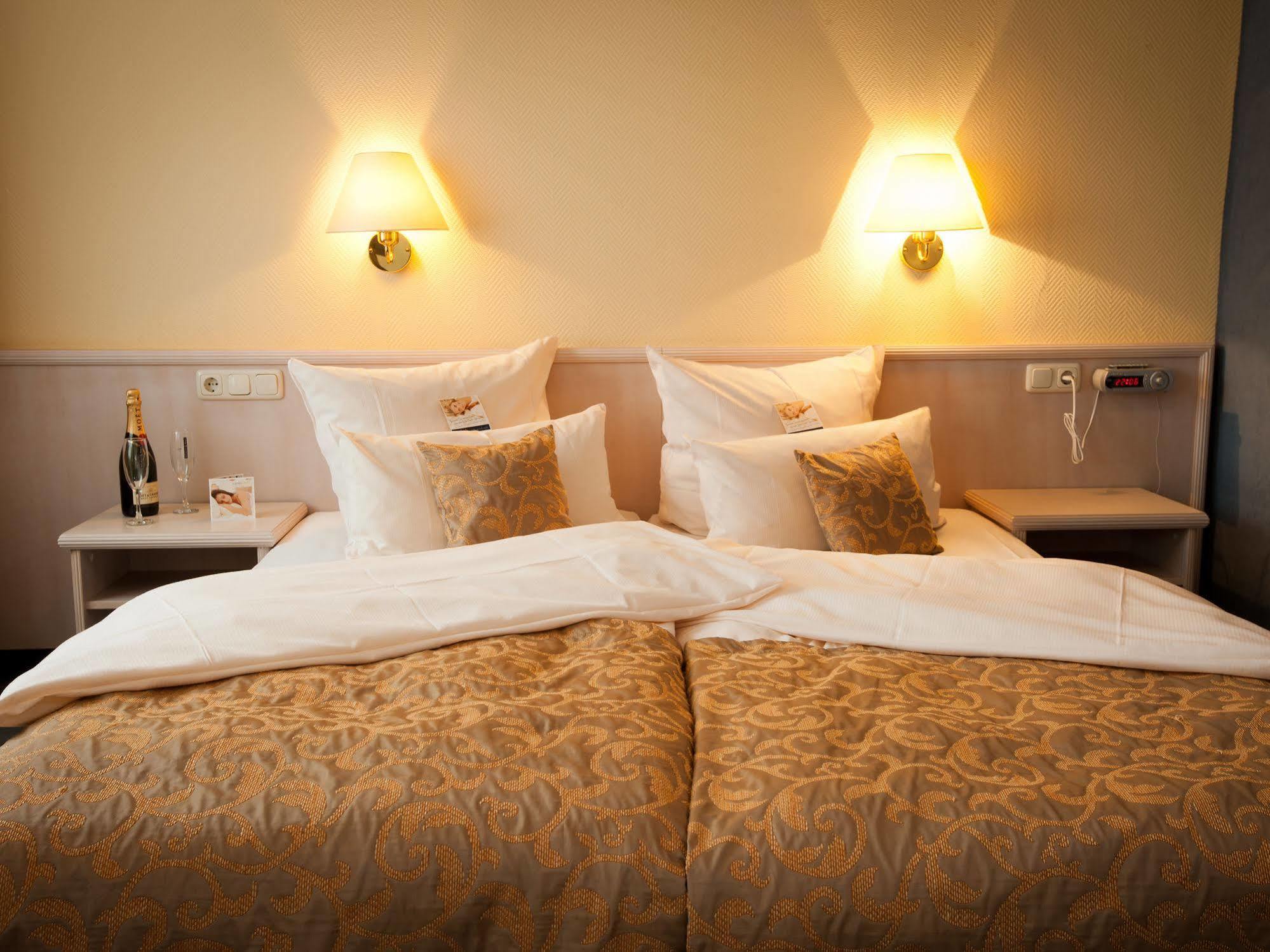 Hotel Traube Ruedesheim Rudesheim am Rhein Bagian luar foto