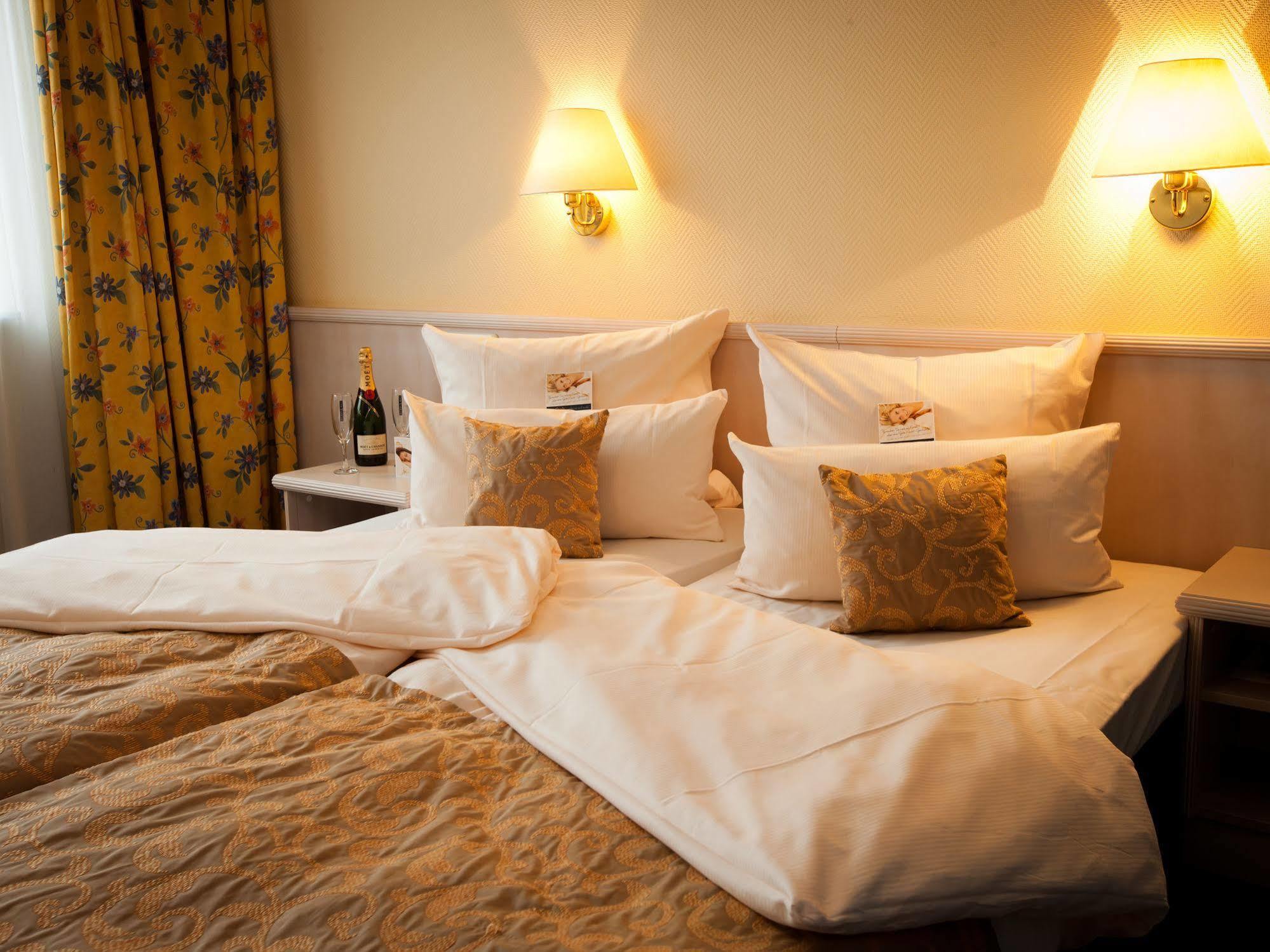 Hotel Traube Ruedesheim Rudesheim am Rhein Bagian luar foto