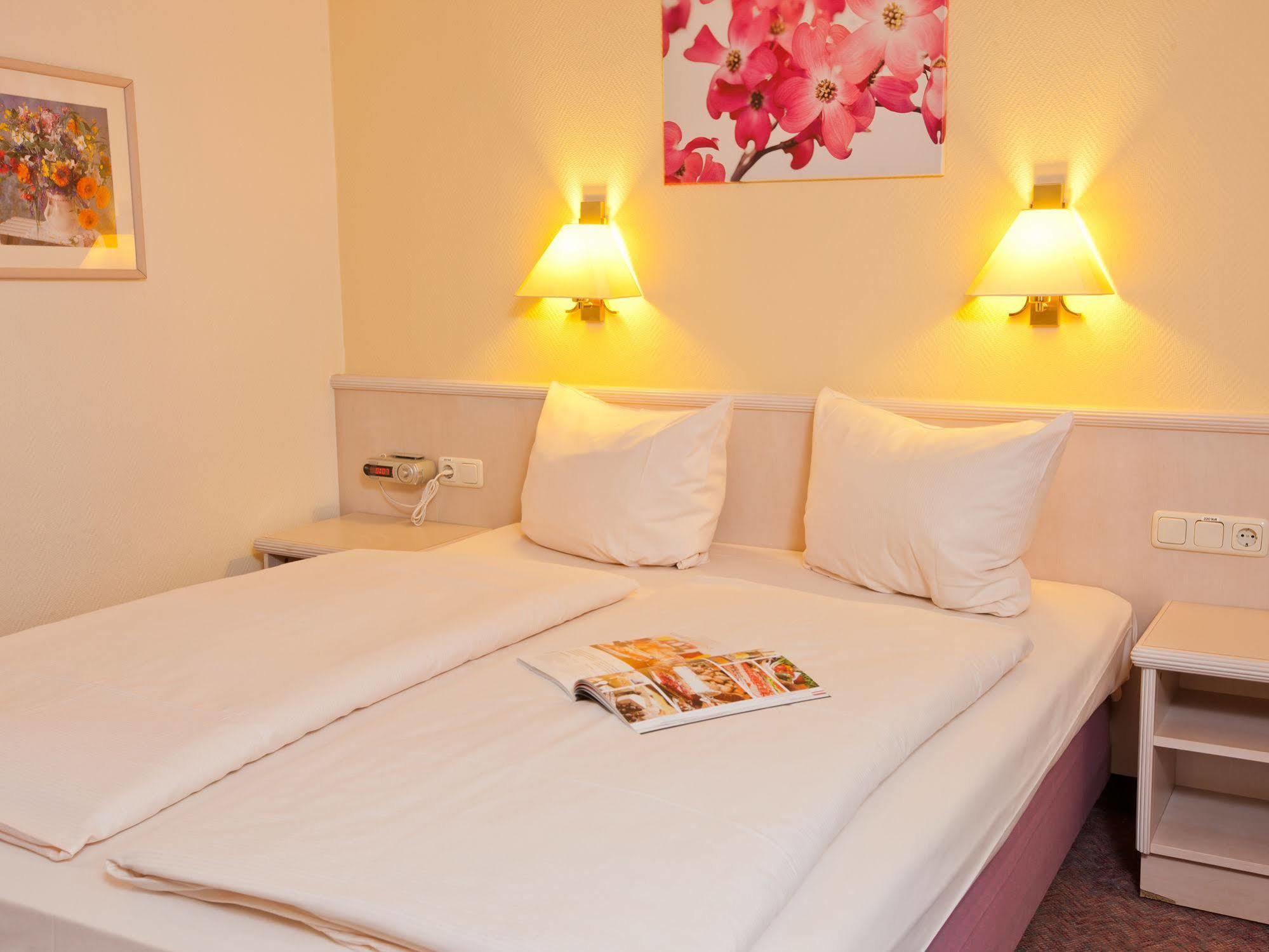 Hotel Traube Ruedesheim Rudesheim am Rhein Bagian luar foto